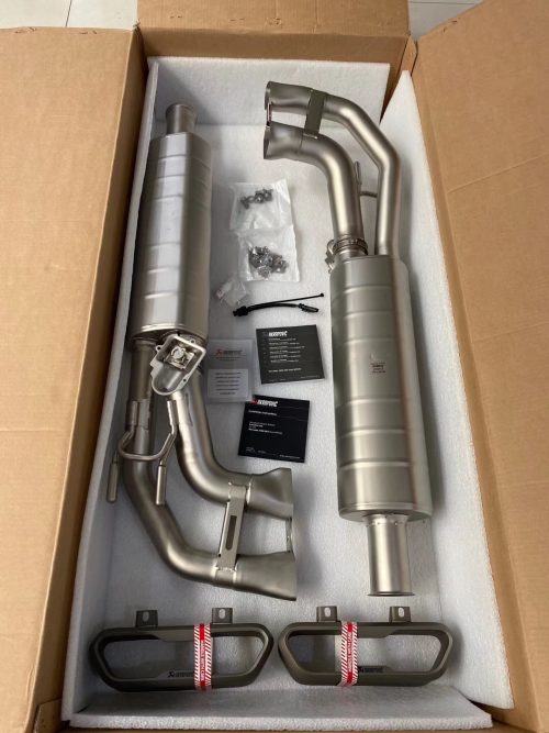 オリジナル Line Evolution AKRAPOVIC メルセデスベンツ エボリューションライン アクラポビッチ (86868/89065)【マフラー】【自動車パーツ】アクラポヴィッチ フィッティングキット付 W463用 G500 AMG - マフラー
